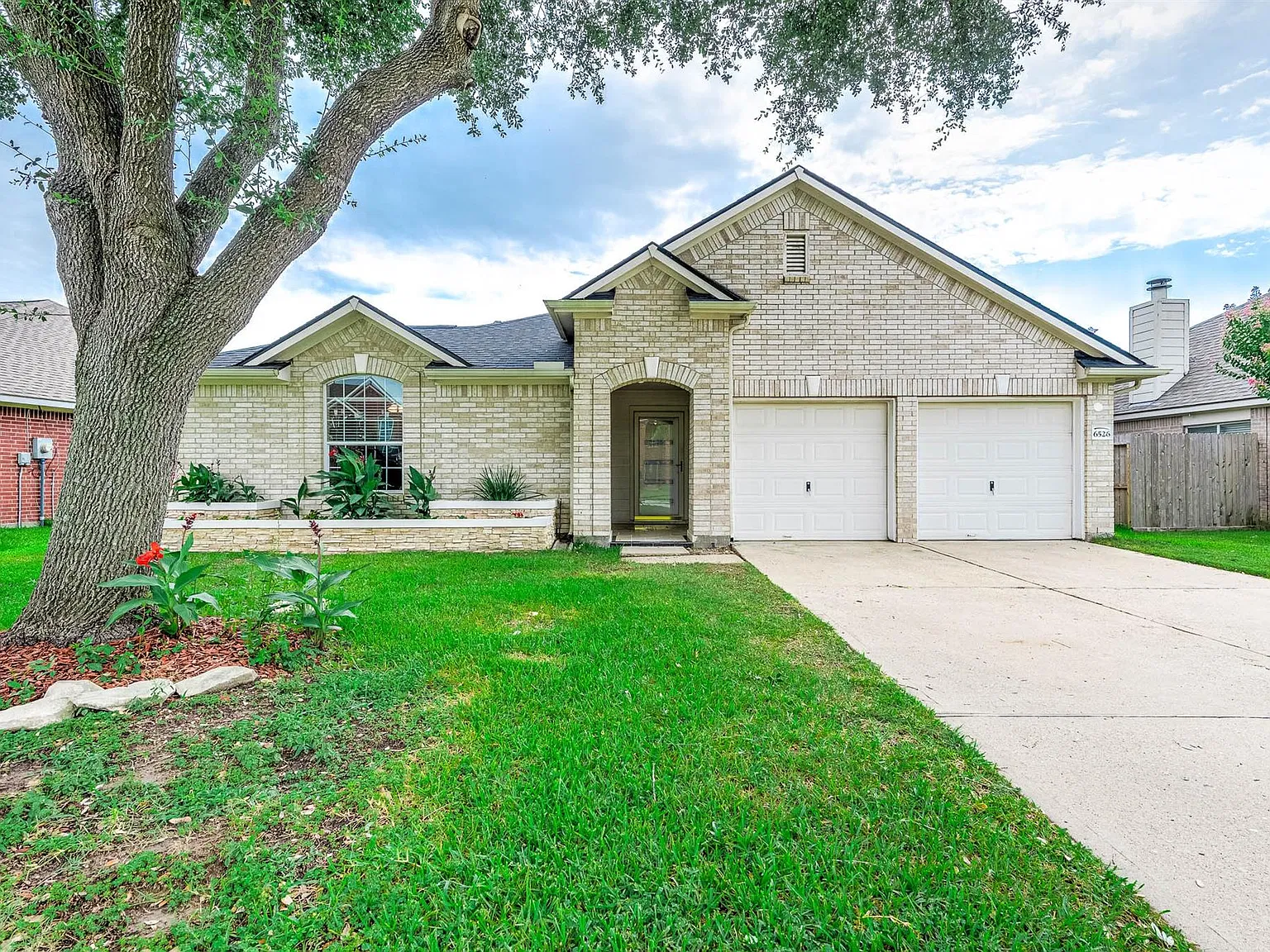 3 bed, 2.0 bath, 1602 sqft, $2,200 — Photo 1