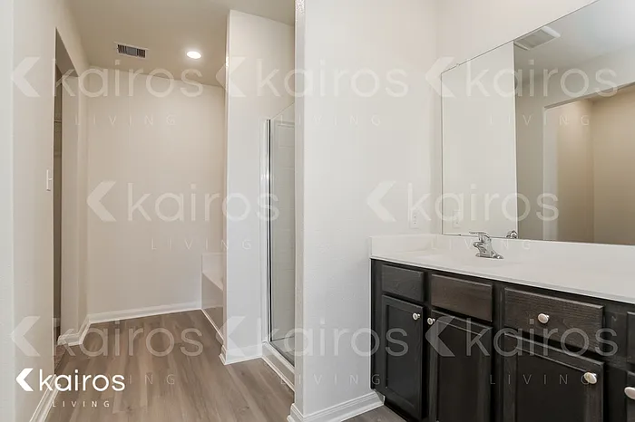 10730 Hillside Creek Dr — Photo 7
