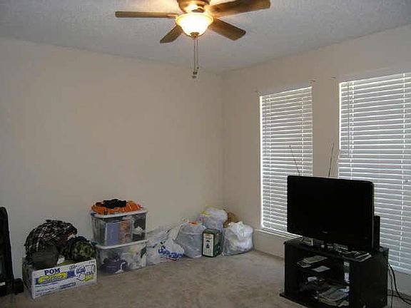 5th image of 304 Hollandale Cir