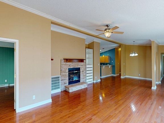 5th image of 46 White Pond Boulevard