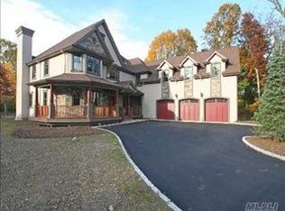 3 Vanderbilt Pkwy, Dix Hills, NY 11746