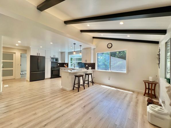 717 Skyline Dr