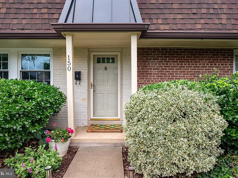 150 S Virginia Ave #34 — Photo 4