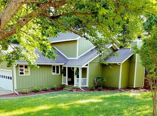 1040 Woodlake Ln, Tega Cay, SC 29708