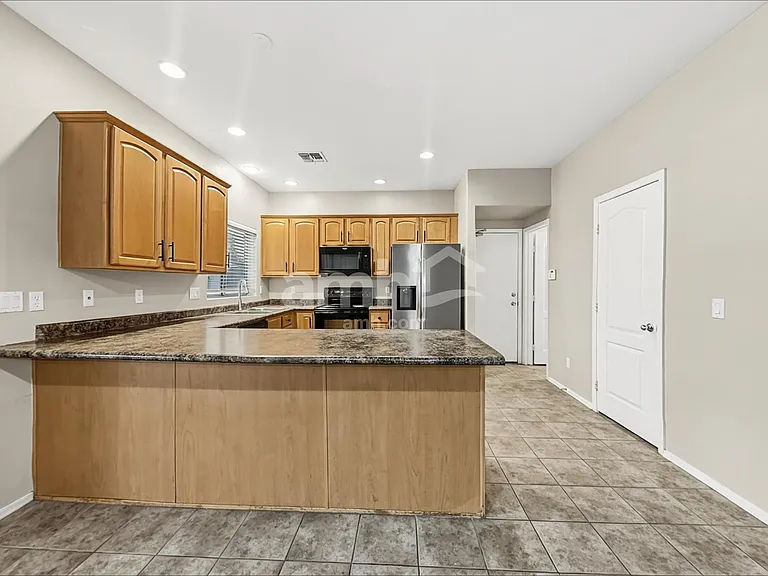 1593 E Megan Dr — Photo 4