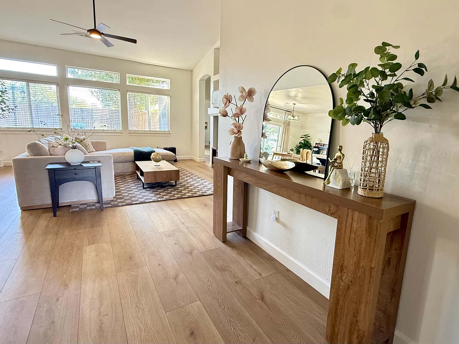 4 bed, 1797 sqft, $850 — Photo 2