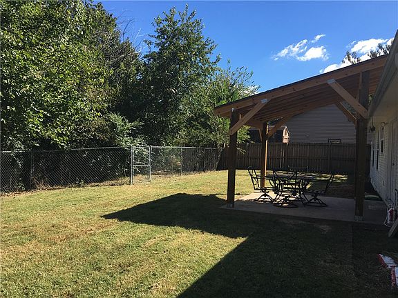 3rd image of 21 Longridge Ln