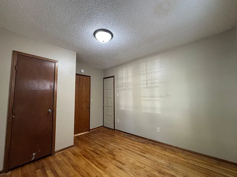 1068 Hatch Ave — Photo 9
