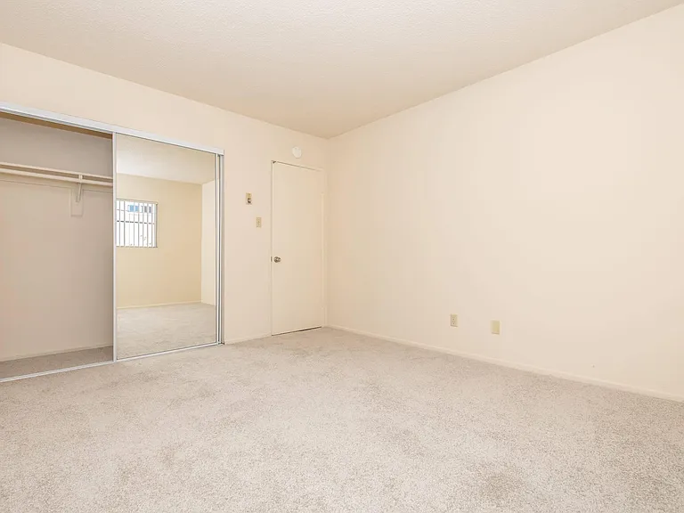 Ocean West Apartments — Photo 35