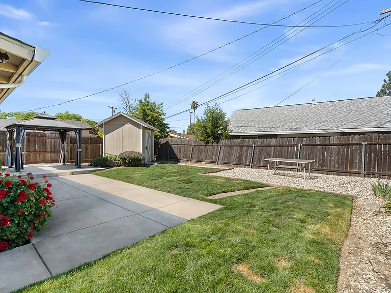 502 Dudley Dr — Photo 9