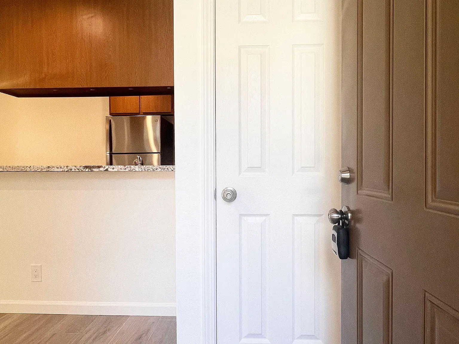 1 bed, 700 sqft, $2,100 — Photo 2