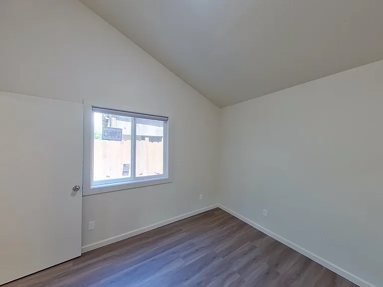 2541-2543 Piedmont Ave — Photo 14