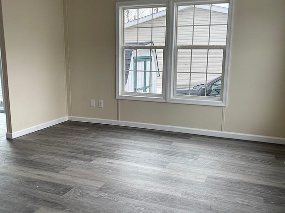 5th image of 3249 Rose Ave
