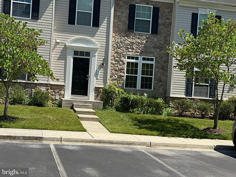 7581 Taunton Ct — Photo 3