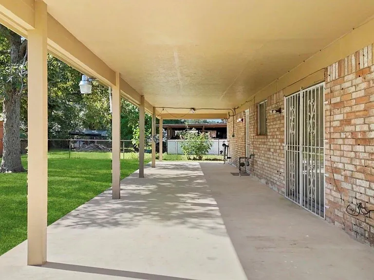 4114 Connorvale Rd — Photo 2