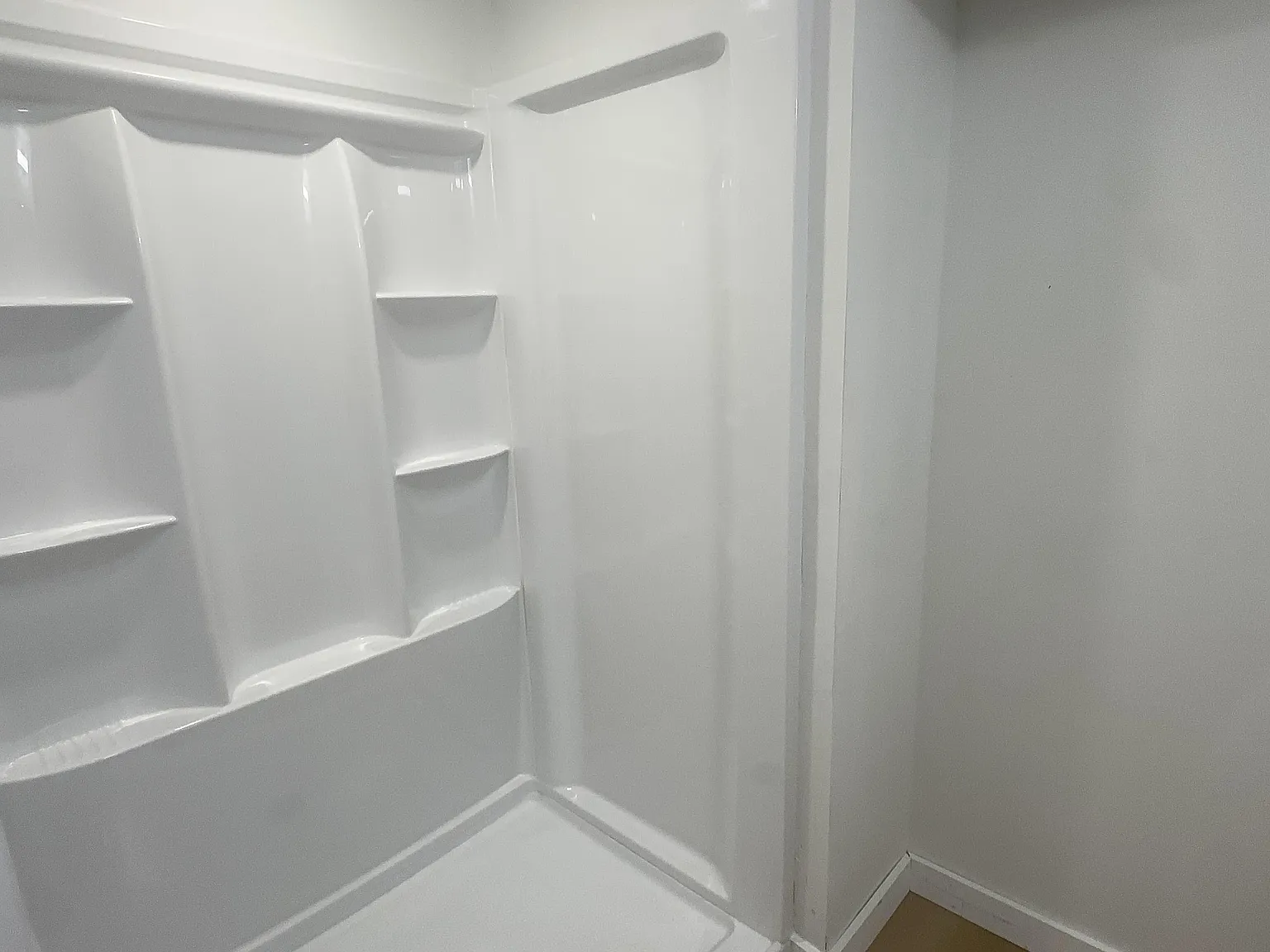 4 bed, 2.0 bath, 1200 sqft, $706 — Photo 4