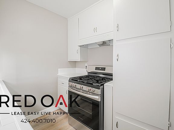 5th image of 15405 Vanowen St #26