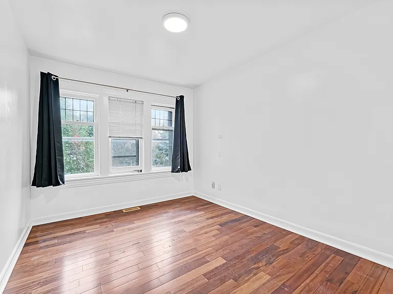 240 Blackburn Ave — Photo 60
