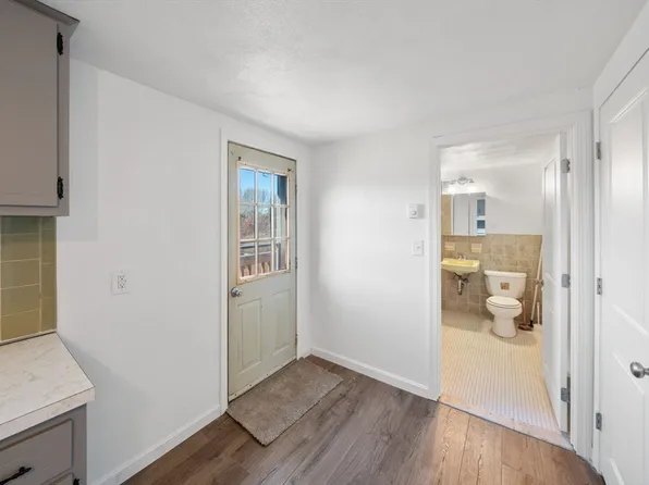 161 South St APT 18, Plymouth, MA 02360