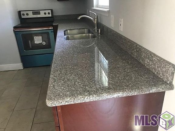 5th image of 342 Fontainbleau Dr