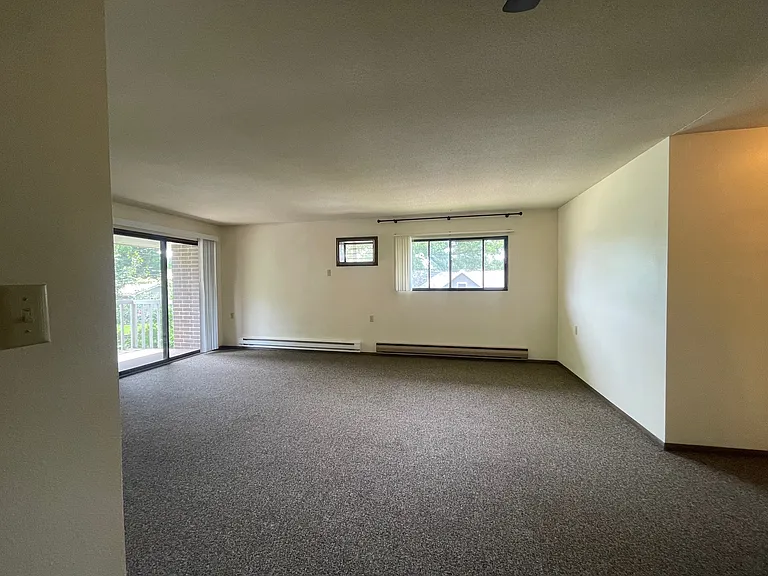 312 W Broadway St #16 — Photo 2