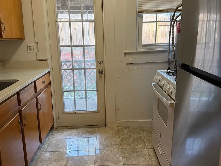 322 Oakland Avenue Duplex — Photo 10
