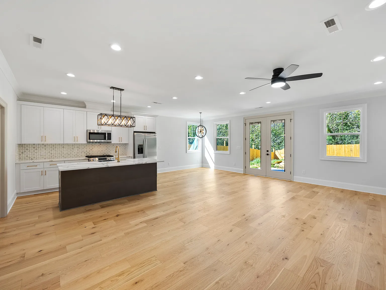 3 bed, 2.5 bath, 2093 sqft, $2,800 — Photo 3