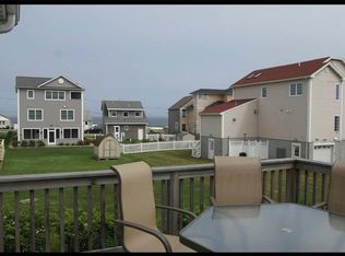 7 Hawthorne Ave, Narragansett, RI 02882