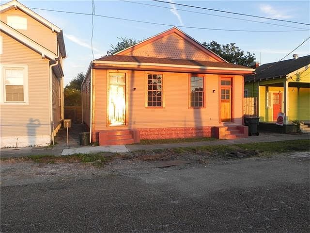 1st image of 814 Brooklyn St