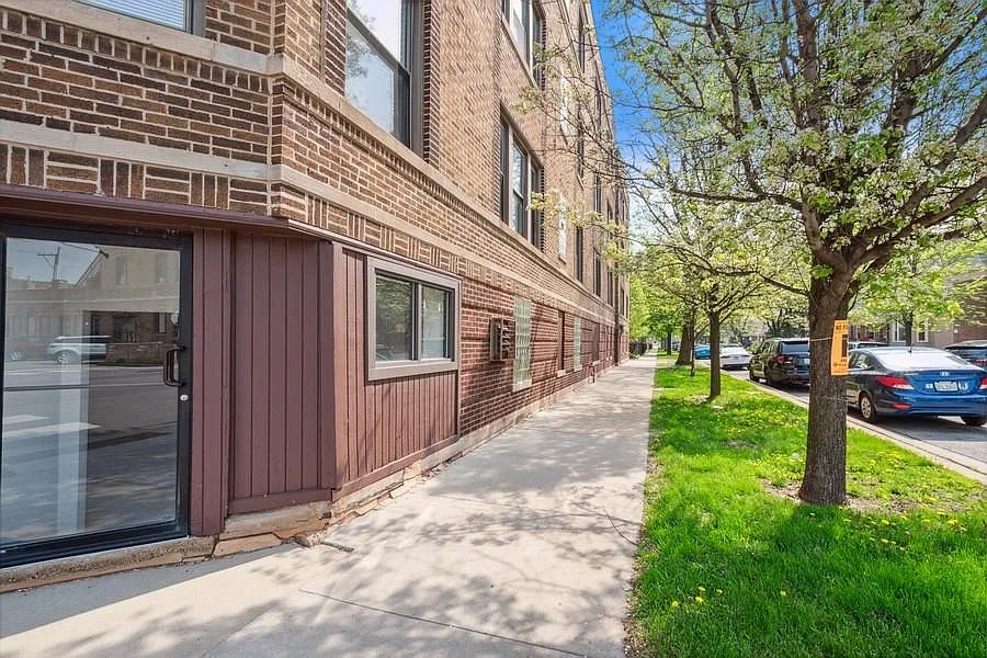 2 bed, 700 sqft, $1,875 — Photo 1