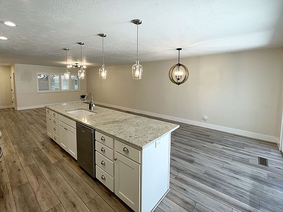 3rd image of 852 E Three Fountains Dr Unit 202
