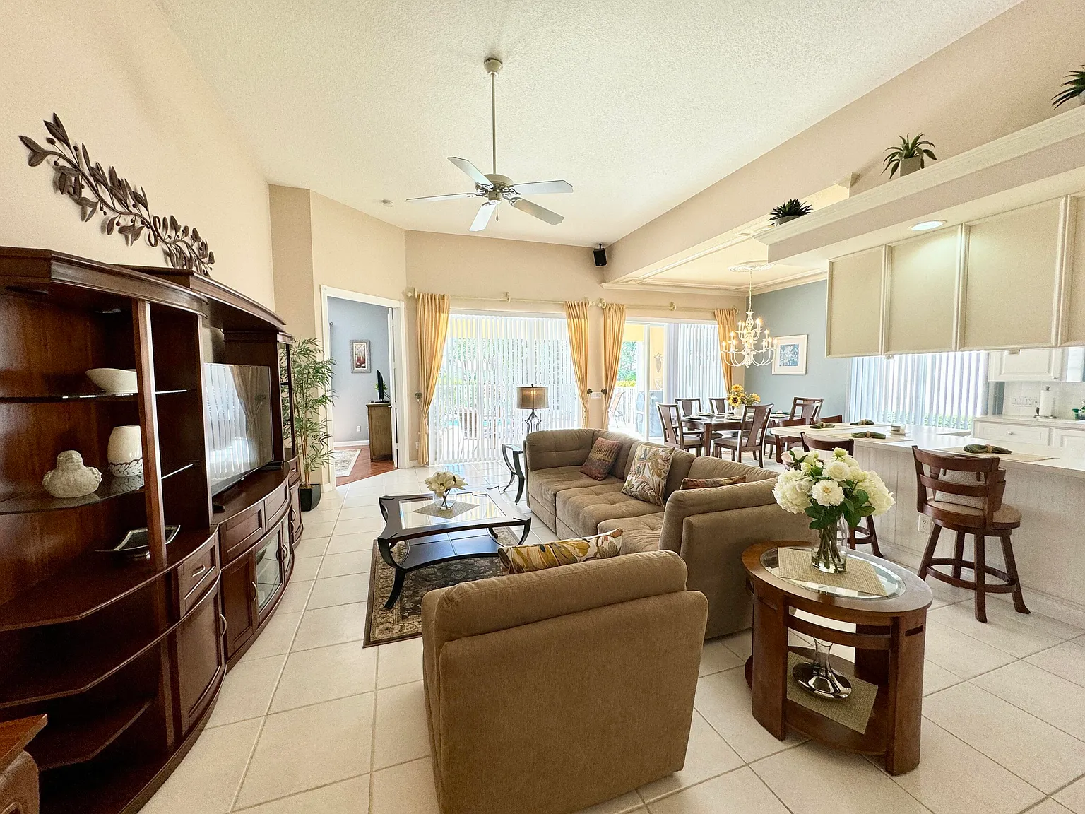 3 bed, 2.0 bath, 2001 sqft, $6,500 — Photo 3