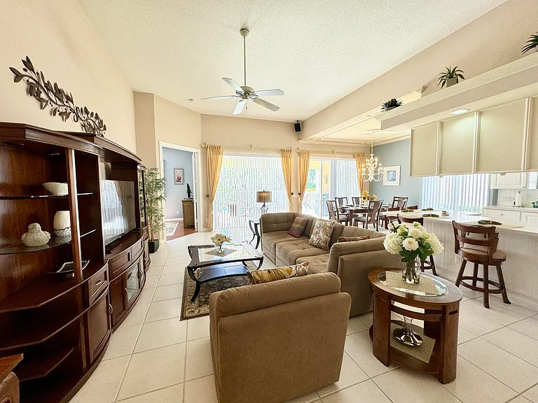 8262 Dominica Pl — Photo 3