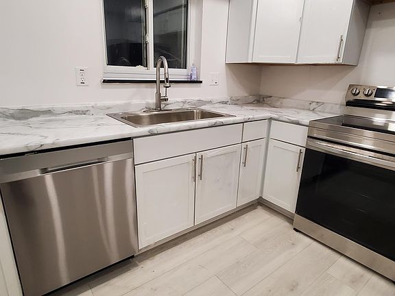 3rd image of 930 Willowdale Ave