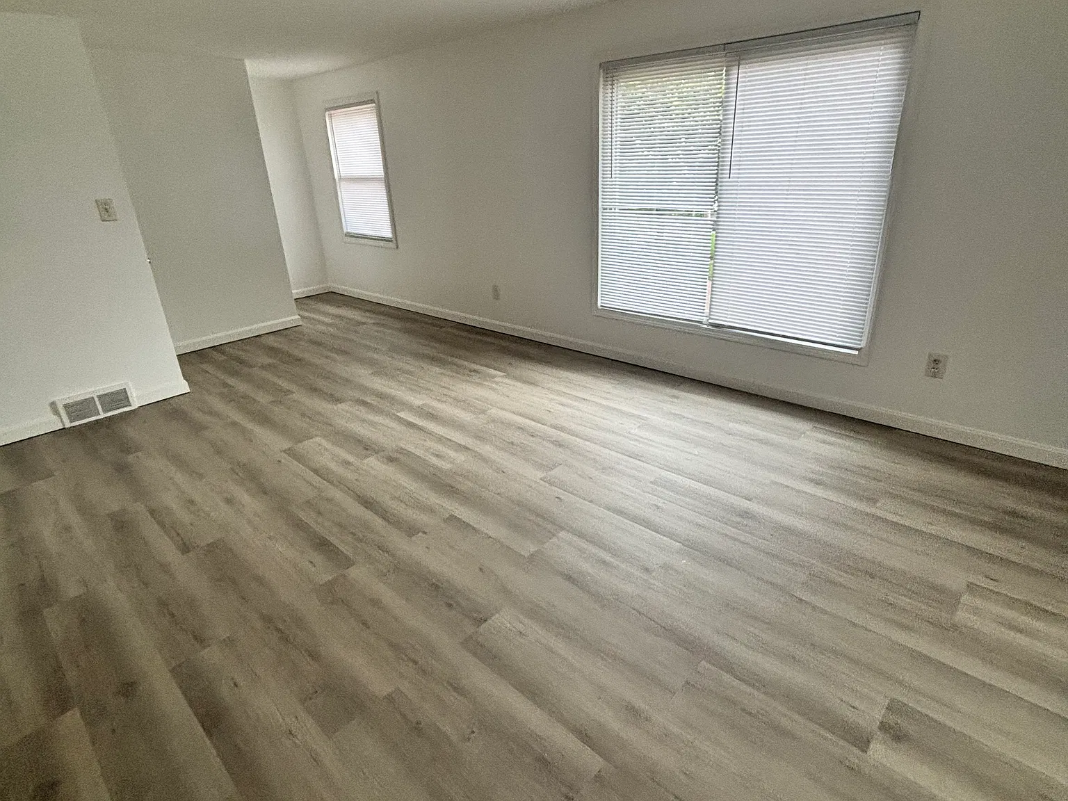 2 bed, 950 sqft, $1,250 — Photo 2