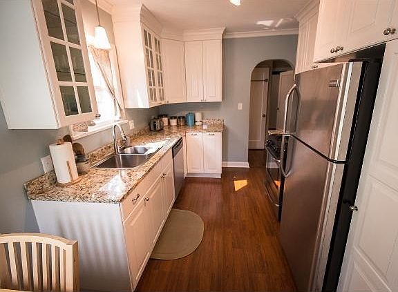 5th image of 701 Hamline Ave S