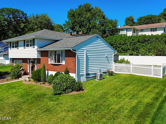 3rd image of 105 Maple Ln