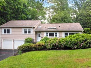 39 Pepper Ridge Pl, Stamford, CT 06905