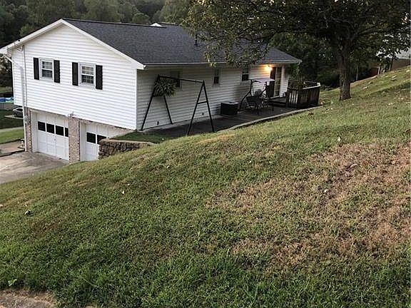 2nd image of 1752 Oakwood Dr