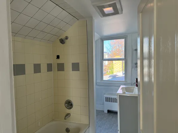 21 Jabish St #1, Belchertown, MA 01007