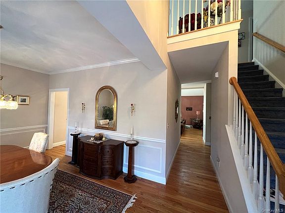 5th image of 210 Woodlawn Dr