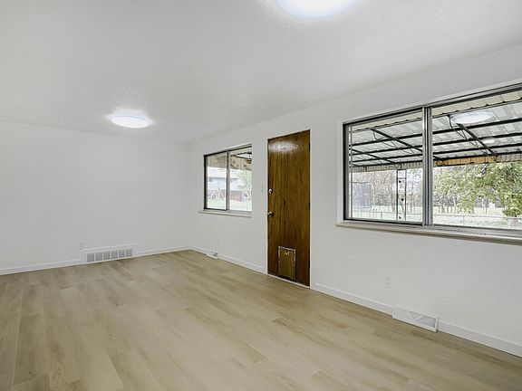 5th image of 375 Depew St
