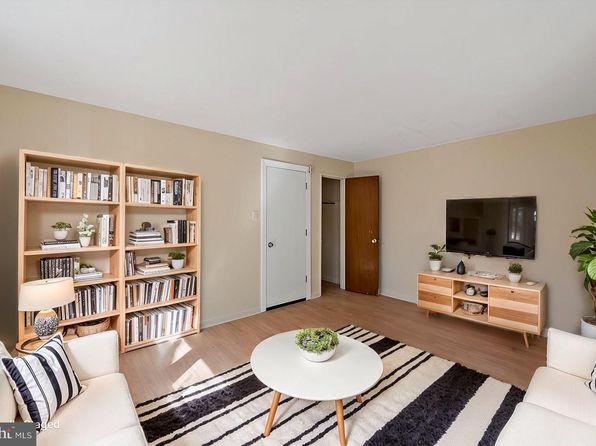 6126 Bingham St, Philadelphia, PA 19111