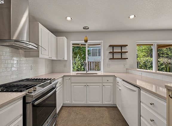 2nd image of 6022 NE Birch St