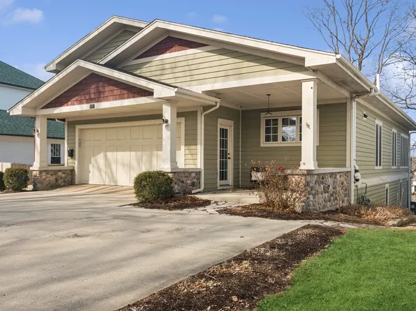 408 E Hillside Ave, Barrington, IL 60010