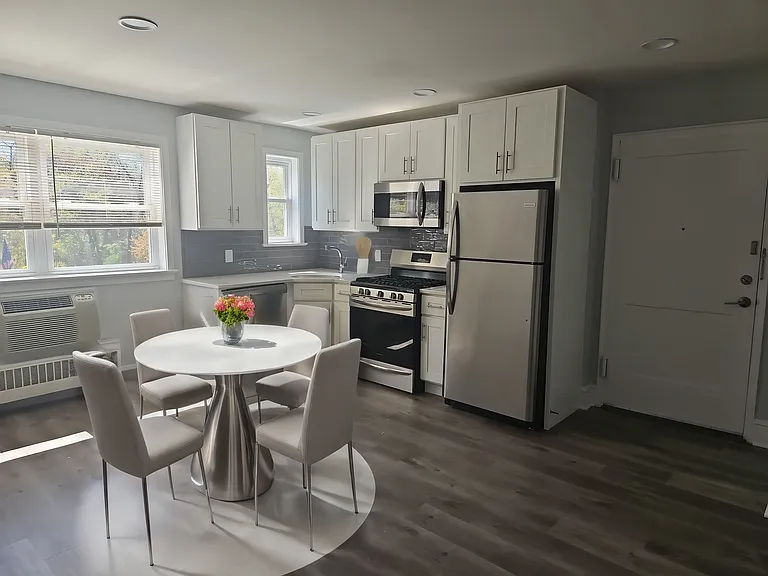 Riverside Estates Apartment Homes — Photo 19