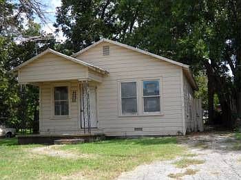 2nd image of 1883 Spur St