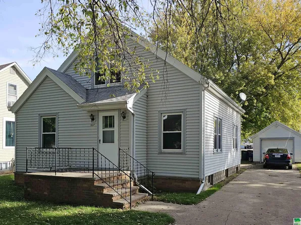 427 Colorado Ave SW, Orange City, IA 51041
