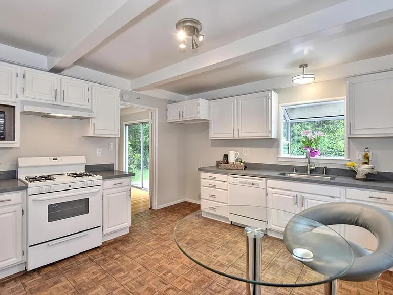 565 Manzanita Ave — Photo 7