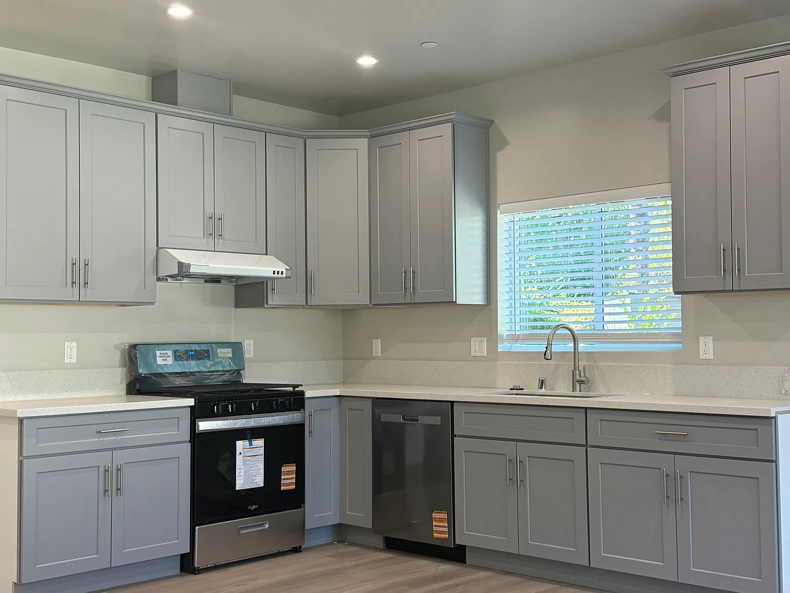 3 bed, 1000 sqft, $3,098 — Photo 4